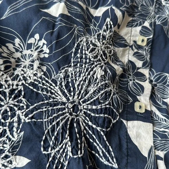 White pants & blue & white embroidered blouse - Picture 11 of 14